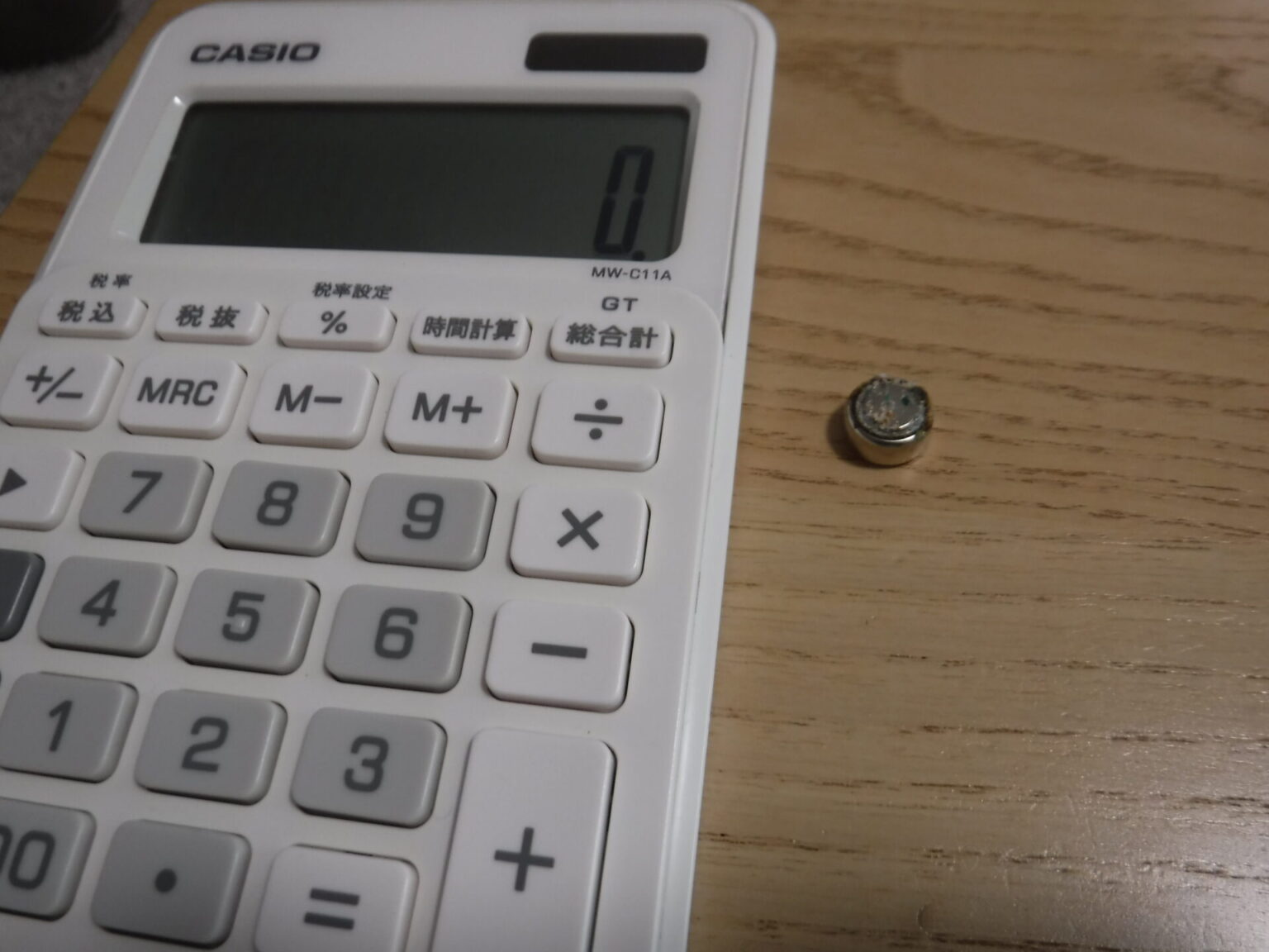 CASIO電卓MW-C11A電池交換！分解手順と液漏れ対処法を解説